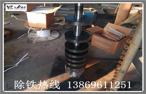 鐵礦干粉磁選機(jī)，鐵礦干粉磁選機(jī)經(jīng)得起客戶比較_磁性礦鐵礦干粉磁選機(jī)經(jīng)得起客戶比較_鐵礦干粉磁選機(jī)經(jīng)得起客戶比較工作視頻皮帶及結(jié)構(gòu)價格