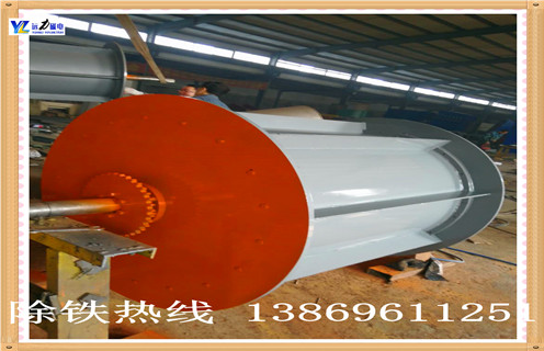 全磁　遠(yuǎn)力磁電生產(chǎn)的全磁滾筒通常安裝在輸送帶端頭上，使用環(huán)境更適用于大批量的礦石，谷物，沙子，砂礫，塑料，木材，碎玻璃，廢料等干性物料中的跟大含量的鐵屑，鐵片，鐵塊或者其他鐵磁性物料自動分離。